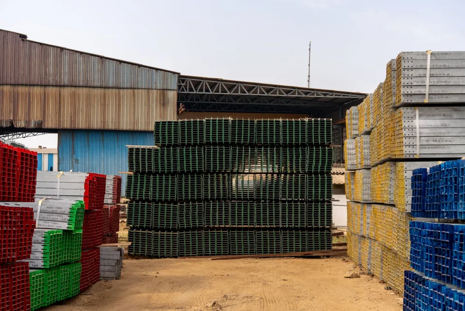 Kệ sắt thép xây dựng