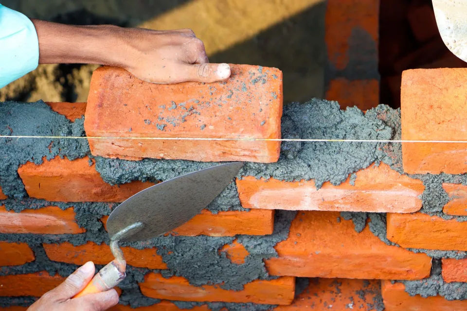 Chủ cửa hàng và nhân viên tại kho